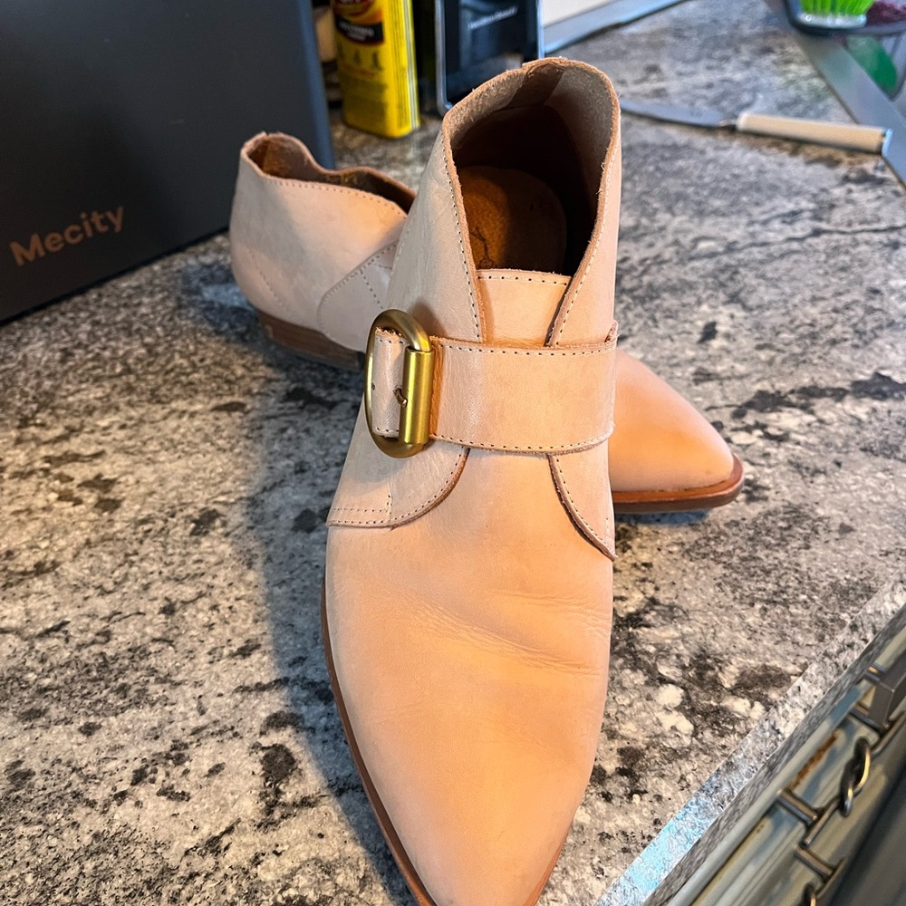 JEFFREY CAMPBELL VIGGO MONK CAMEL LEATHER ANKLE BOOTIE SZ 8.5